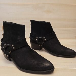 {6} NWT Vintage 7 Alameda Black Suede Western Buckle Ankle Booties